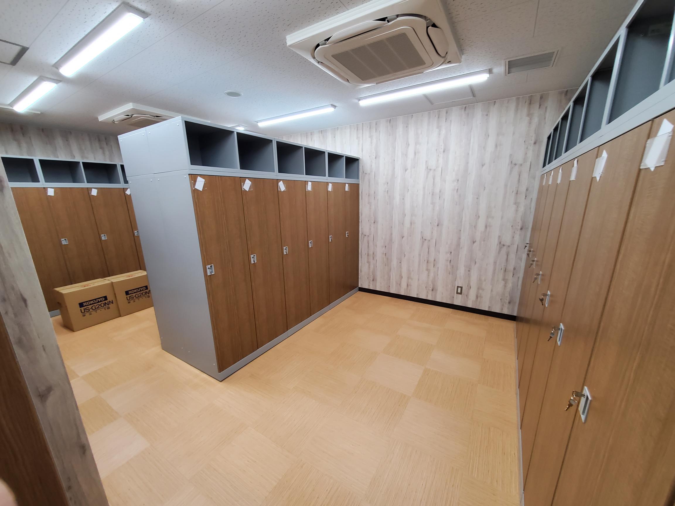 男性更衣室(ロッカー)