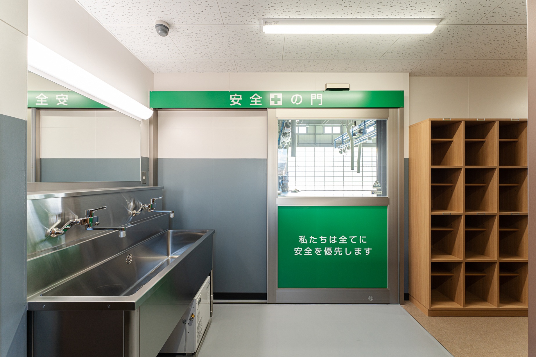整備工場入口